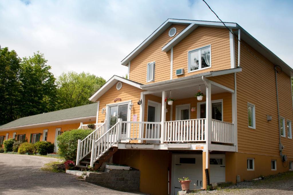 Motel De La Montagne Orford Exteriér fotografie